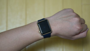 ESTIKI製 Apple Watch用ソロループの付け外しの説明画像２